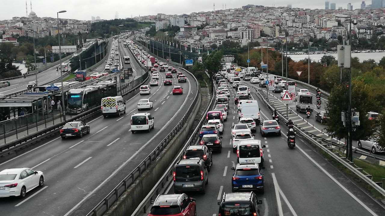 İstanbul’da Yağmur ve Soğuk Ne Zaman Bitecek? 2 AA 20240930 35773241 35773238 ISTANBULDA HAFTANIN ILK IS GUNUNDE TRAFIK YOGUNLUGU YASANIYOR