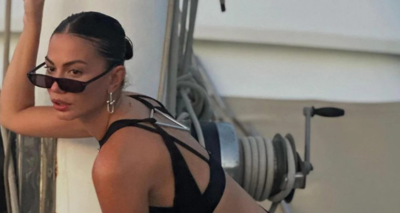 Demet Özdemir: Göcek’te Siyah Bikiniyle Güneş Keyfi