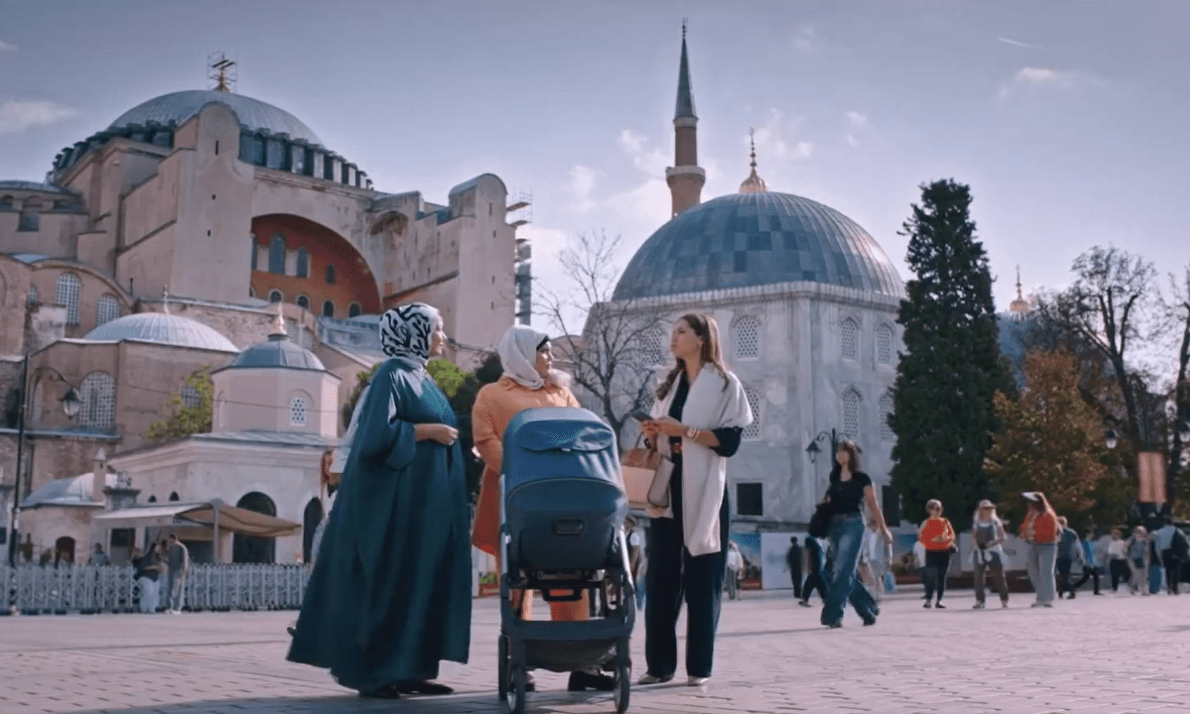 Kızılcık Şerbeti'nde Dikkat Çeken Kilise Sahnesi! 1 Ekran goruntusu 2024 09 28 013759