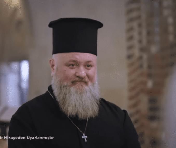 Kızılcık Şerbeti'nde Dikkat Çeken Kilise Sahnesi! 5 Ekran goruntusu 2024 09 28 014656