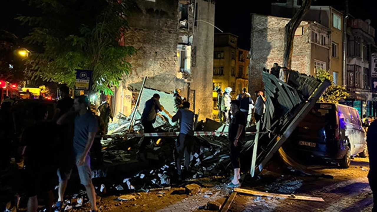 Fatih'te Bina Çöktü: 1 Yaralı, Ekipler Seferber Oldu 2 Fatihte Bina Coktu 1 Yarali Ekipler Seferber Oldu 3