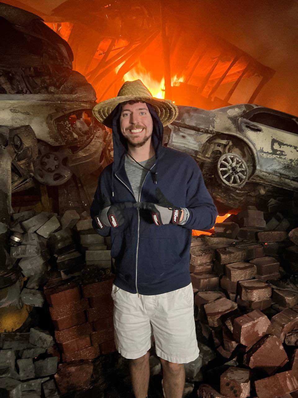 MrBeast’in Gizli Projesi: Kasabasını Dev Oyun Alanına Dönüştürüyor! 3 GDvN3jrW4AAV9uF