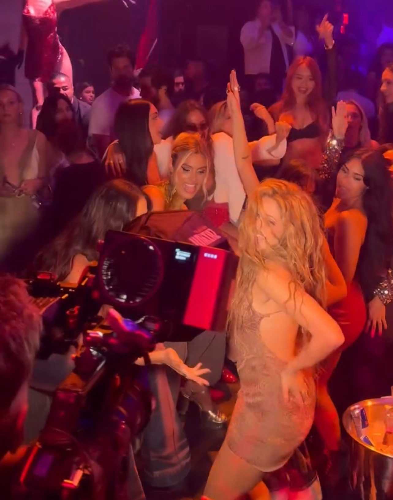 Shakira’dan Etek Altı İsyanı: Sahneyi Terk Etti! 3 GXhlzwPWQAAqPIh e1726484683270