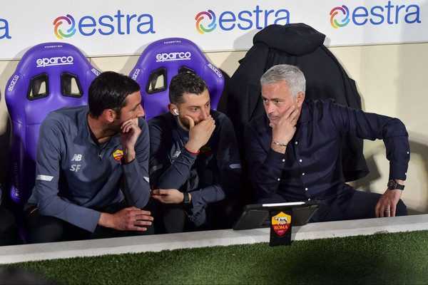 Mourinho Ekibinden Fenerbahçe'de Şok İstifa! 2 GYQRSnBXEAAonSP