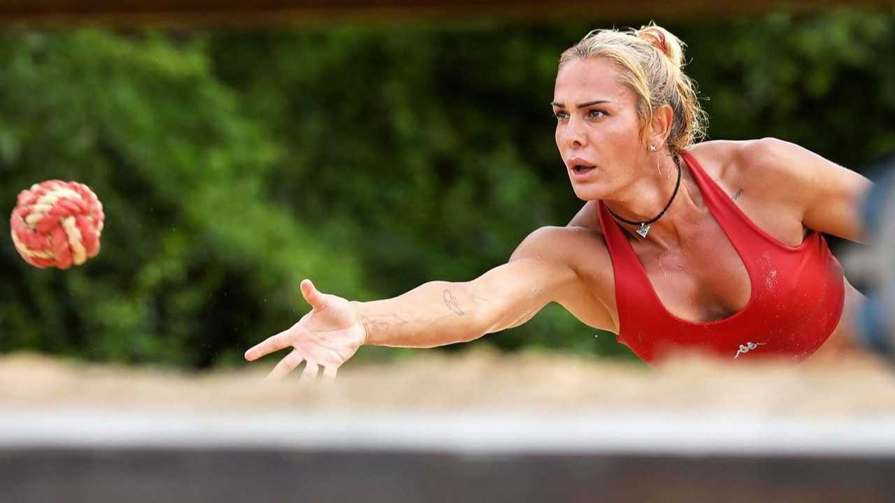 Nagihan Karadere Survivor İddialarına Patladı! 4 GYs8 NZaoAASwMb