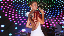 Gülben Ergen’in Elbisesi Sosyal Medyada Çok Konuşuldu