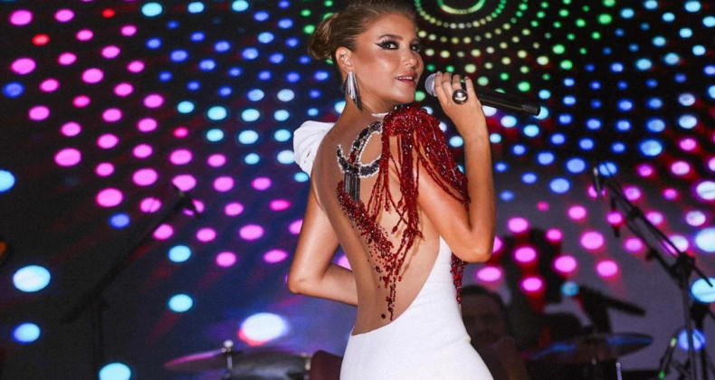 Gülben Ergen’in Elbisesi Sosyal Medyada Çok Konuşuldu
