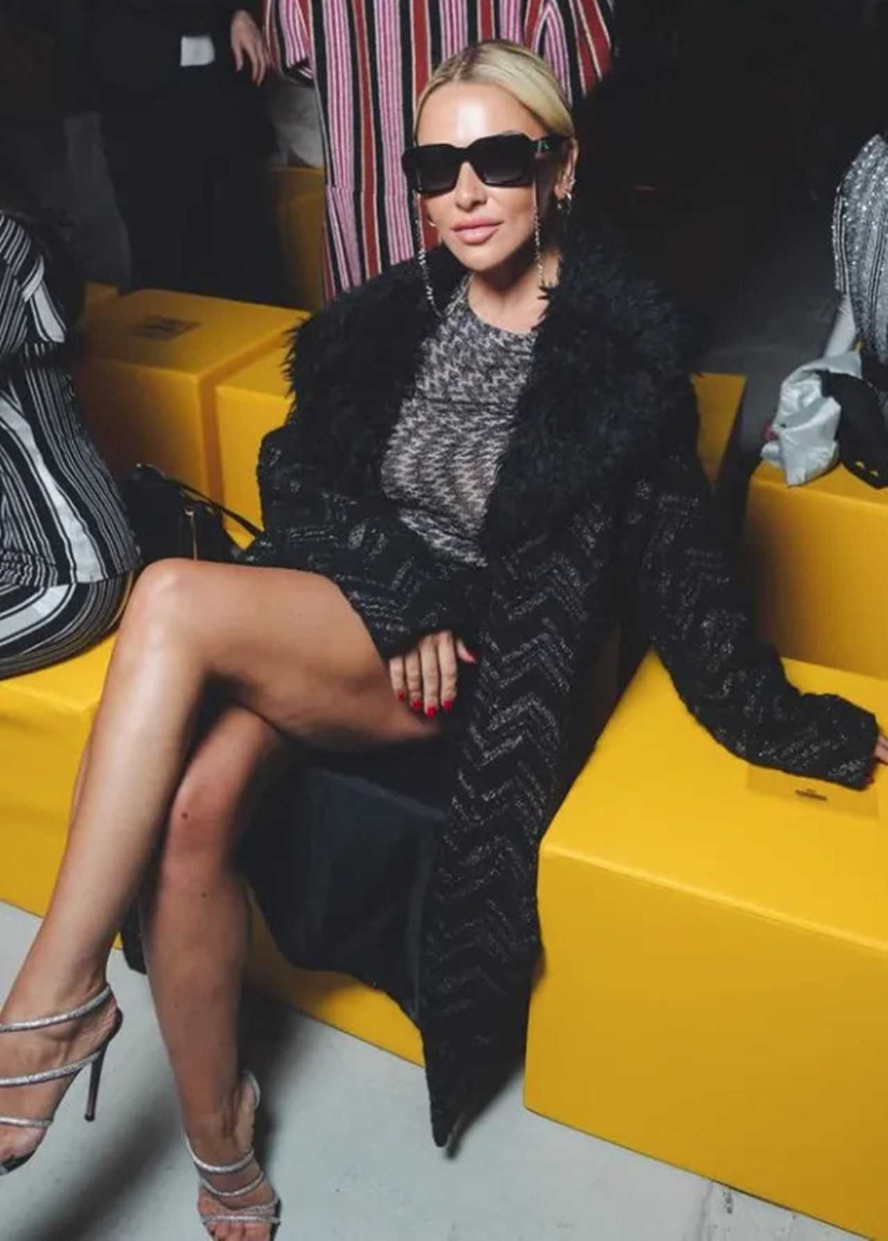 Hadise Fırtına Estirdi: Transparan Tercihi Olay Yarattı 2 Hadise Firtina Estirdi Transparan Tercihi Olay Yaratti 3