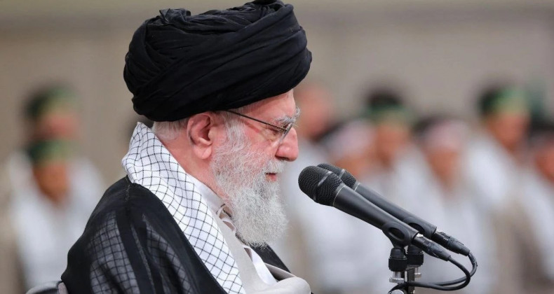 Hamaney’den Çarpıcı Uyarı: Hizbullah Asla Diz Çökmeyecek