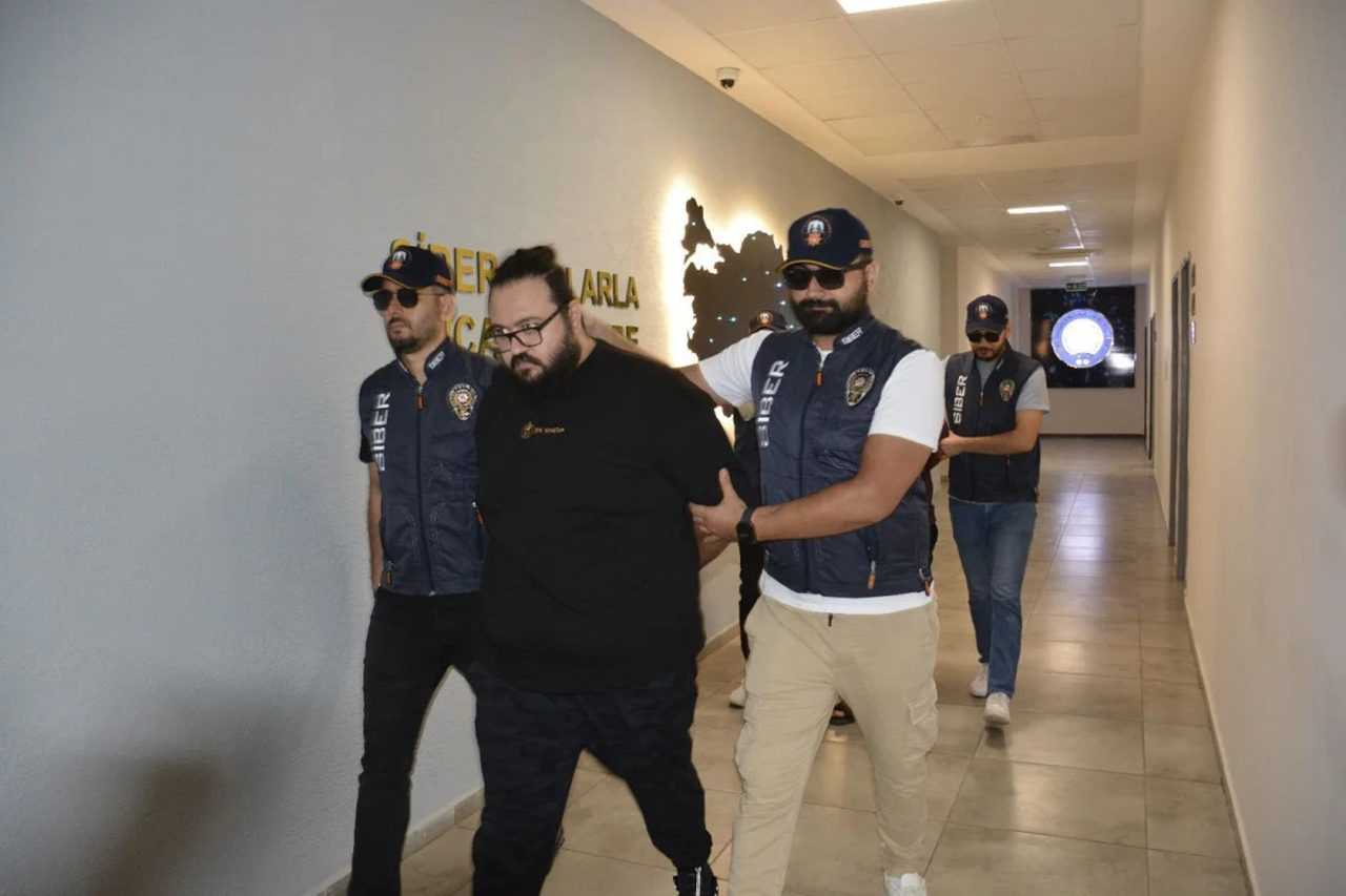Jahrein Skandali Mustehcen Yayinlar Yuzunden Tutuklandi 1