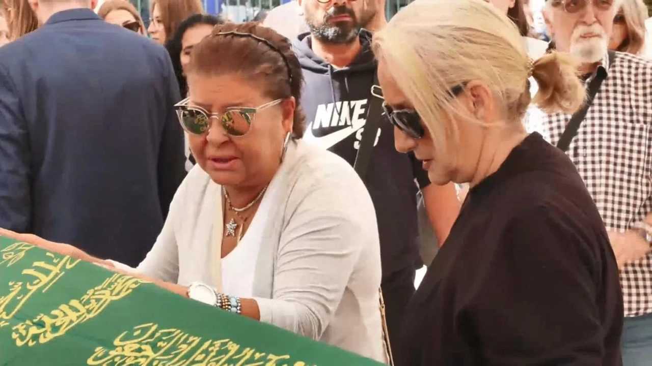 Metin Arolat'a Veda: Sanat Camiasında Yas 3 Metin Arolata Veda Sanat Camiasinda Yas 4