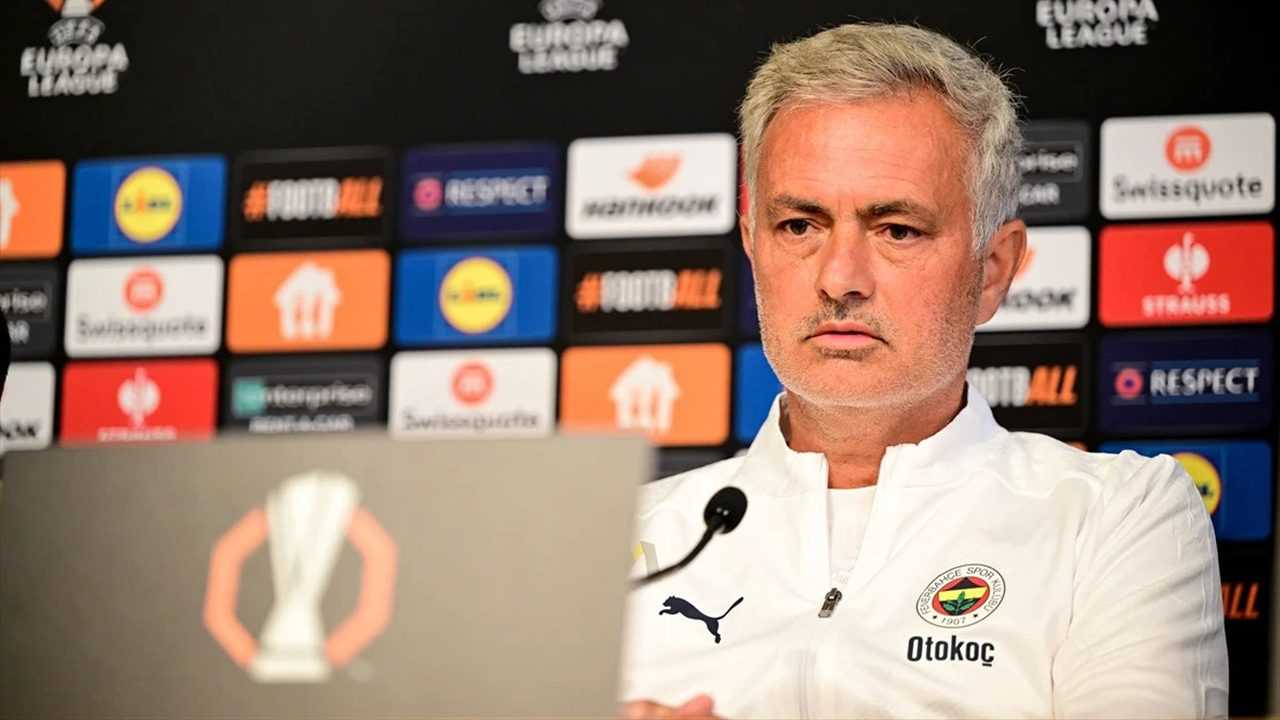 Mourinho'dan Şok Açıklama: 75 Dakika Beklemek Saygısızlık 3 Mourinhodan Sok Aciklama 75 Dakika Beklemek Saygisizlik 4