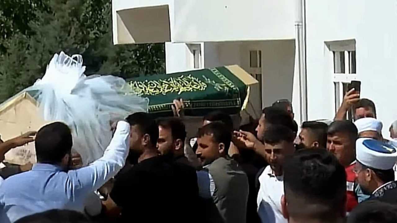 Narin Güran’ın Duvakla Son Yolculuğu 1 Narin Guran Gelinlik Hayali ve Tabutuna Sarilan Duvak 2