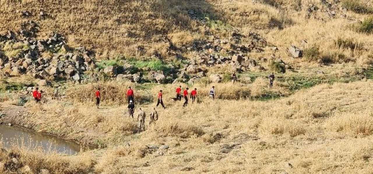 Otopsisi Tamamlandı: Amcasına Ait Araç Yeniden İncelenmede! 5 Narin Guranin Cesedi Uzeri Taslarla Kapali Bulundu 5