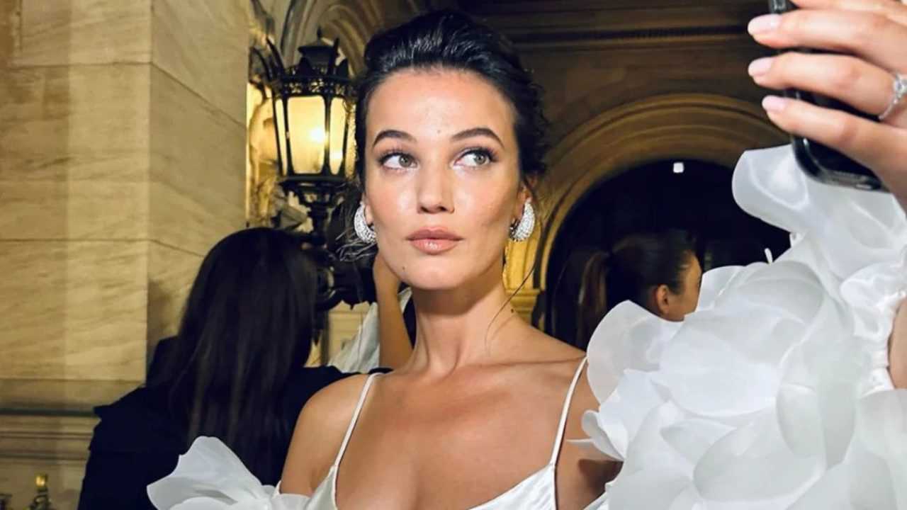 Pınar Deniz, Paris’te Hamilelik Müjdesiyle Podyumu Salladı 1 Pinar Deniz Pariste Hamilelik Mujdesiyle Podyumu Salladi 1