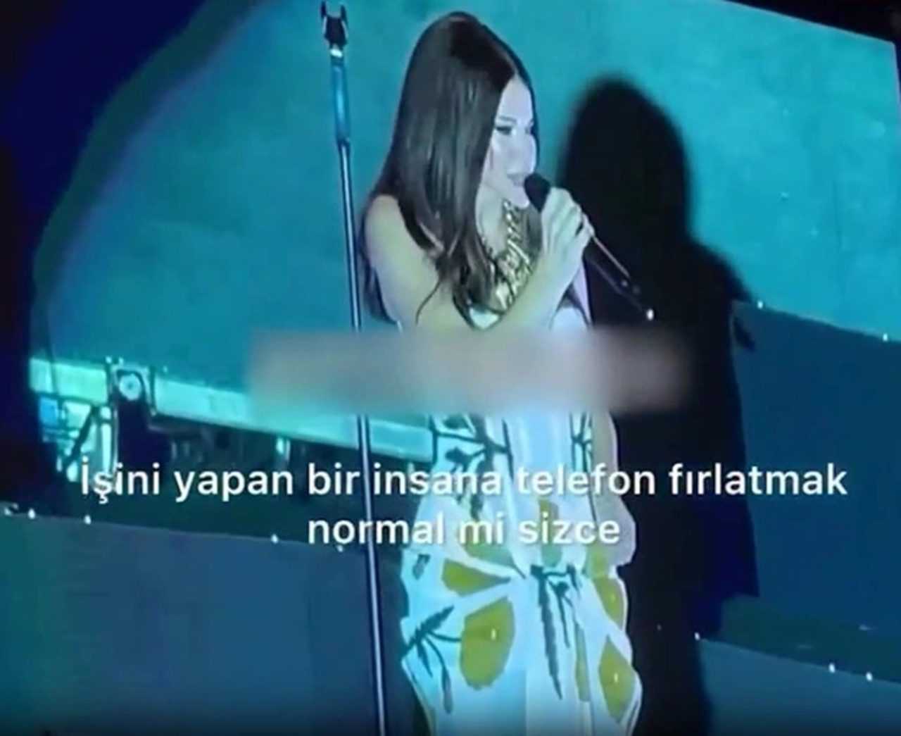 Ünlü Pop Şarkıcısı Simge Sağın, Sahnede Büyük Şok Yaşadı 2 Unlu Pop Sarkicisi Simge Sagin Sahnede Buyuk Sok Yasadi 3