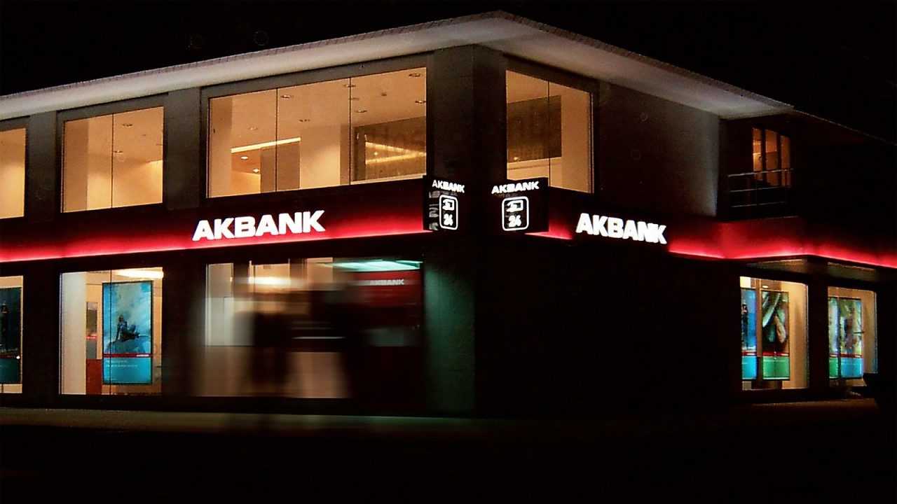 Akbank’ta Skandal İddia! İzinsiz Kredi Çekildi mi? 2 akbank musterilerini magdur etti