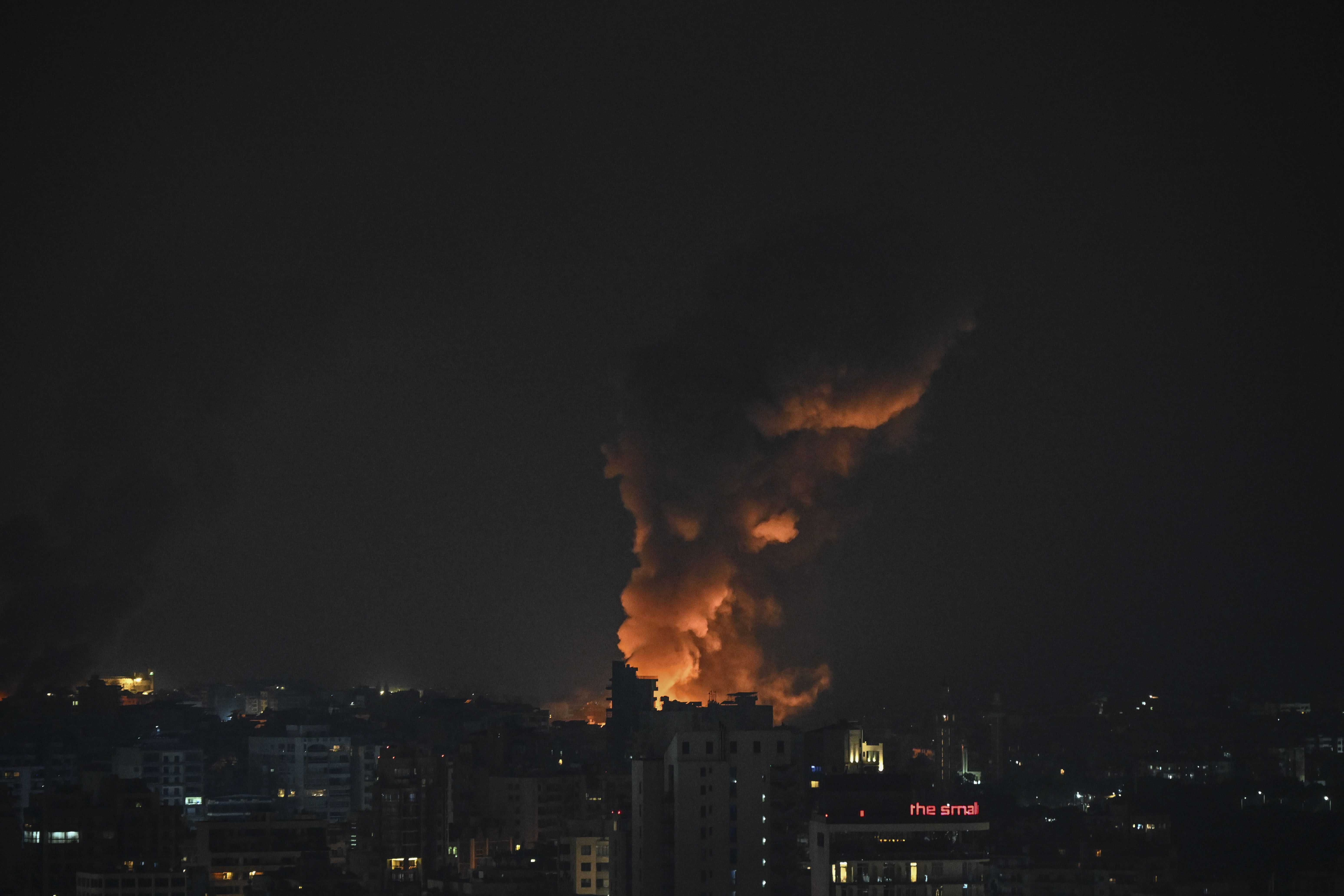 AA 20241005 35832815 35832812 ISRAILIN BEYRUTUN DAHIYE BOLGESINE YONELIK HAVA SALDIRILARI DEVAM EDIYOR