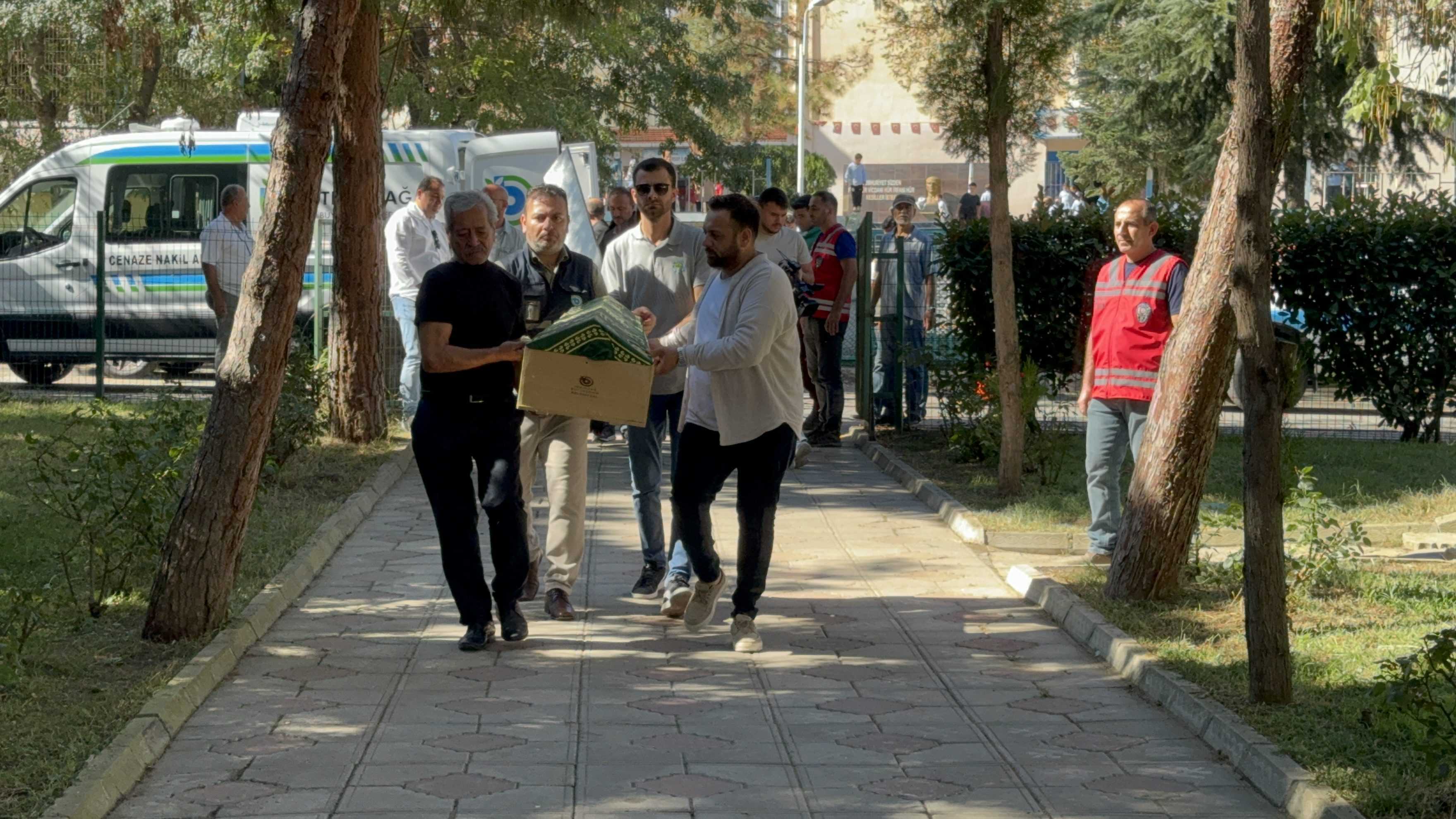 Sıla Bebek Defnedildi: "Bizleri Affet, Seni Koruyamadık" 2 AA 20241008 35856689 35856677 TEKIRDAGDA CINSEL ISTISMAR VE DARP SONUCU YASAMINI YITIREN SILA BEBEGIN CENAZESI TOPRAGA VERILDI