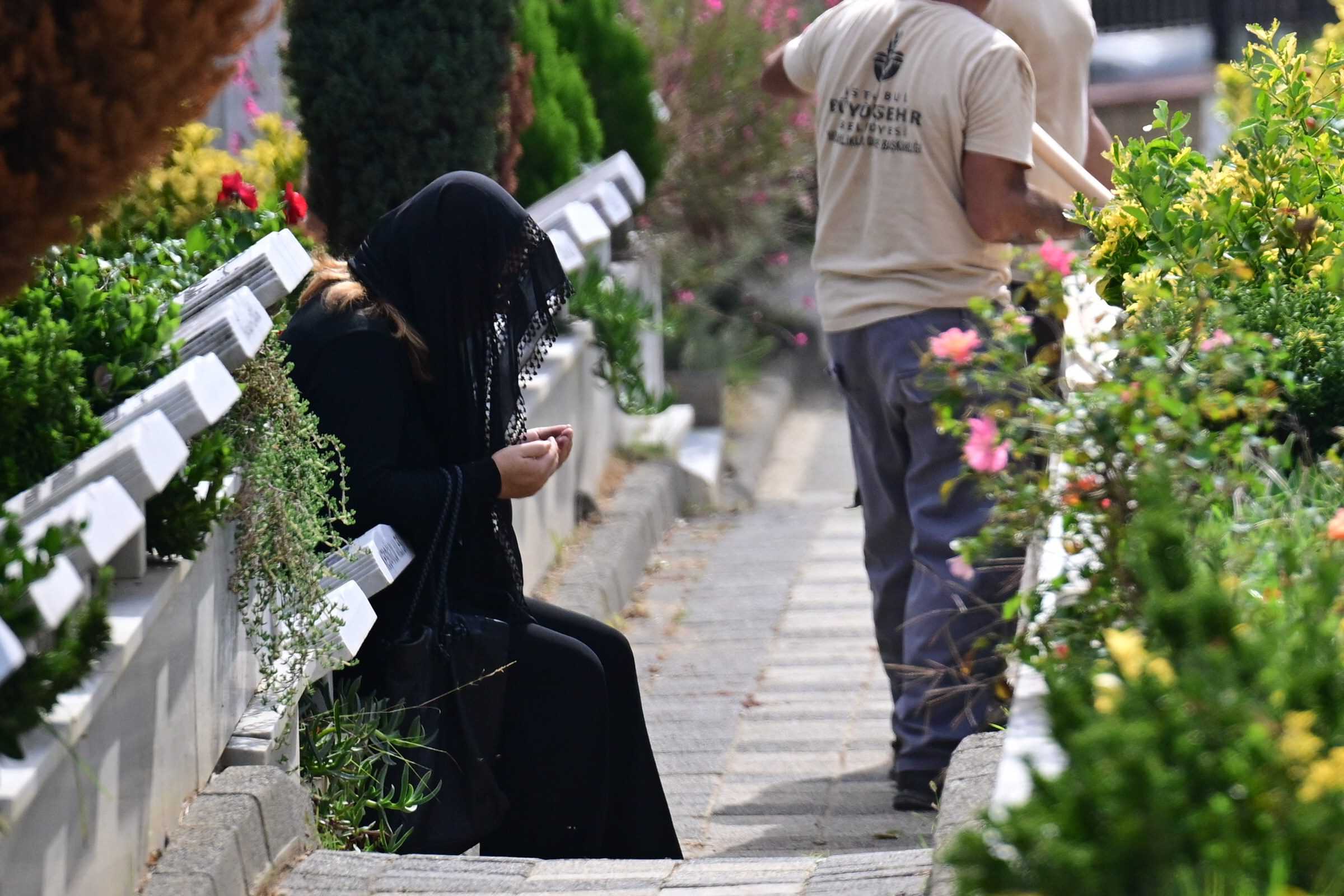 Cem Garipoğlu’nun DNA Testi Sonuçlandı: Kemikleri Defnedildi 7 AA 20241010 35873779 35873775 CEM GARIPOGLUNUN ACILAN MEZARINDAN CIKARILAN ORNEKLER YENIDEN KABRINE KONULDU