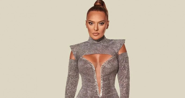 Demet Akalın, Aldığı Haber ile Apar Topar Ülkeye Döndü
