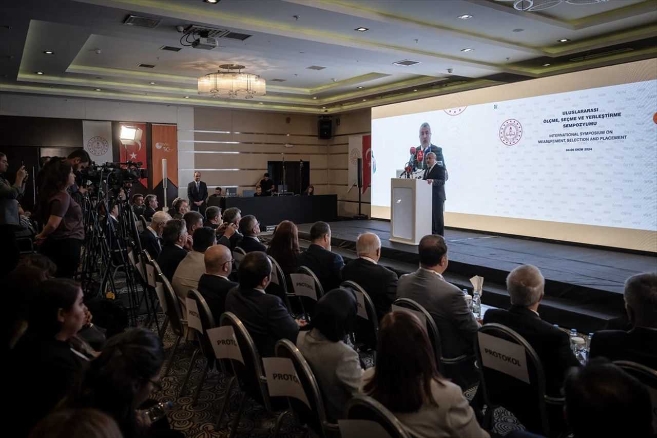E-Sınav ile Eğitimde Yeni Dönem: 2025'te Hedefler Belirlendi 2 E Sinav ile Egitimde Yeni Donem 2025te Hedefler Belirlendi 2