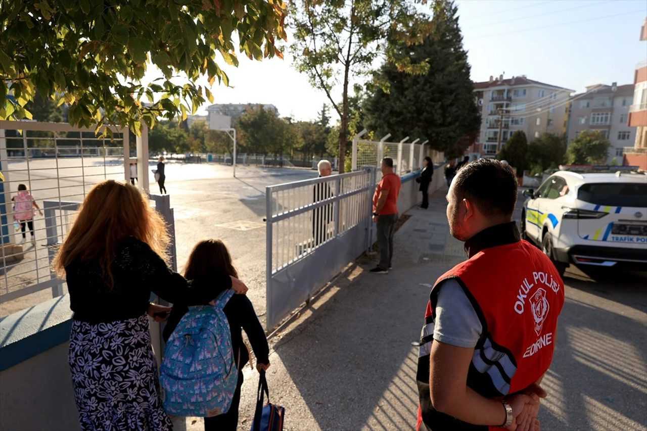 Edirnede Okul Polisi Gorevde Guvenli Egitim Basladi 5