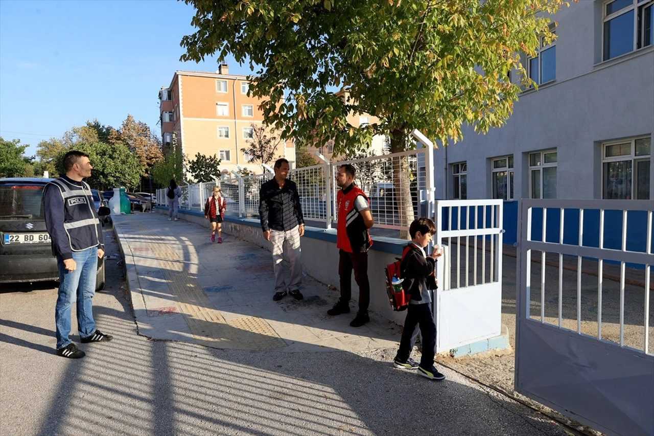 Edirnede Okul Polisi Gorevde Guvenli Egitim Basladi 7
