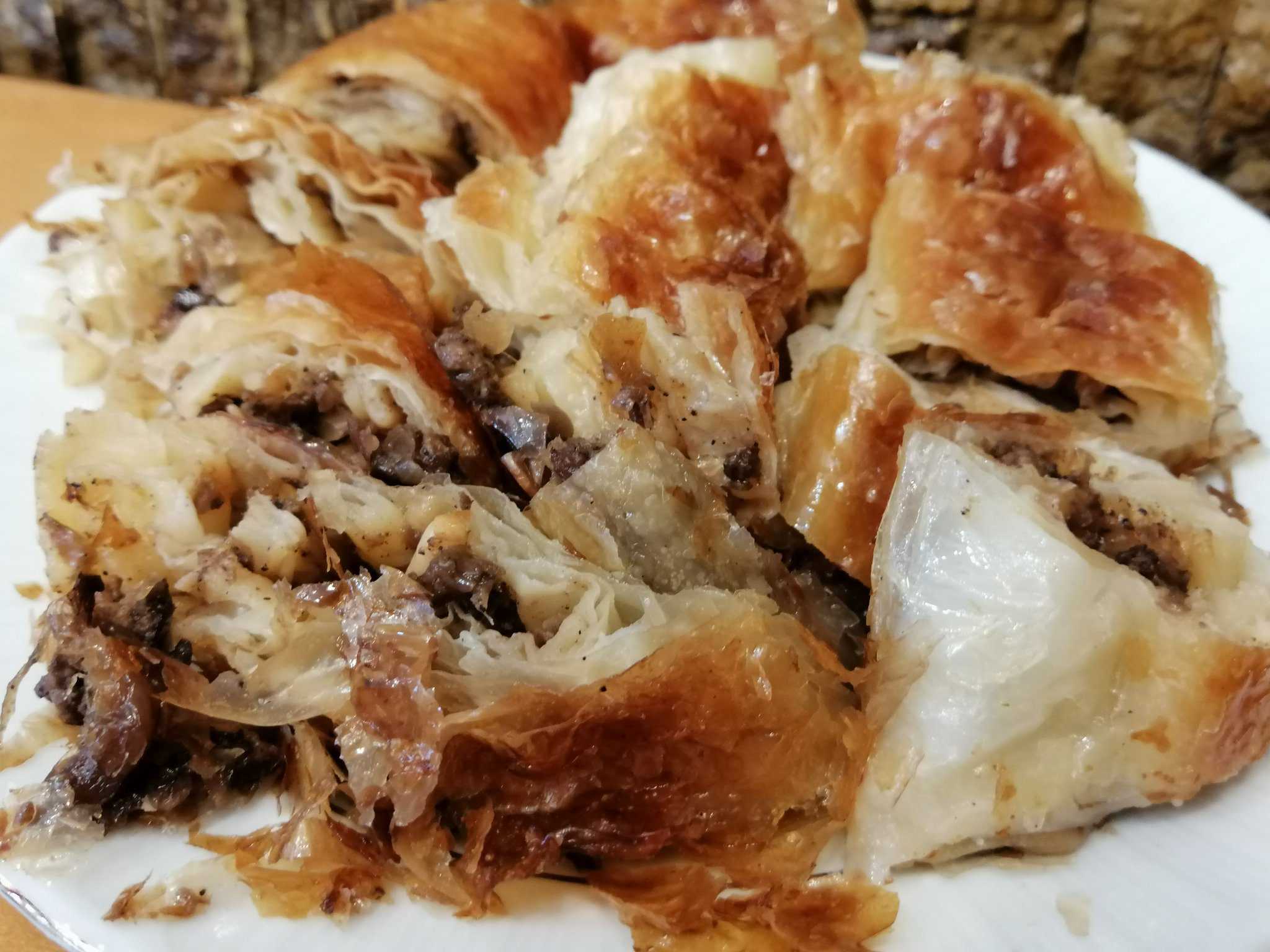 Sarıyer Börekçisi'nde Kıymalı Börek Skandalı! 4 FVc3hgqXoAA5hBa