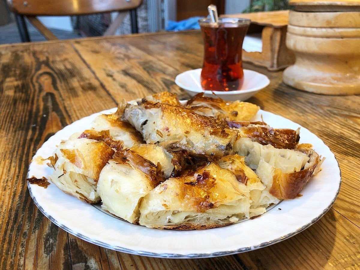 Sarıyer Börekçisi'nde Kıymalı Börek Skandalı! 1 GY5K2aBXQAAVyI8