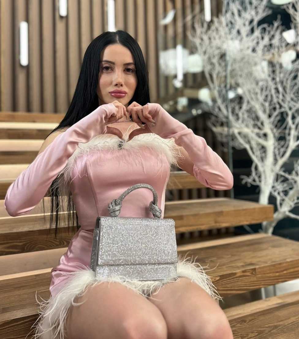 Komşu Taciziyle Karakola Giden Cansel Ayanoğlu Çılgına Döndü 1 GZRknyWWIAUReOU