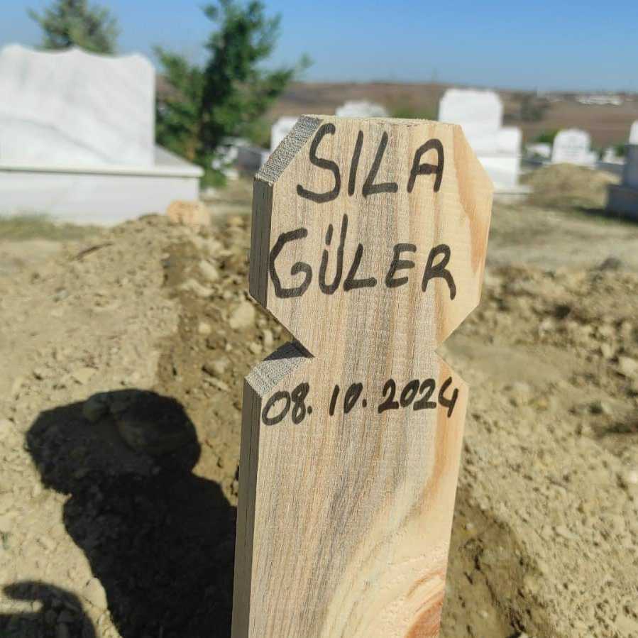 Sıla Bebek Defnedildi: "Bizleri Affet, Seni Koruyamadık" 5 GZXl8ADWkAAVcXR