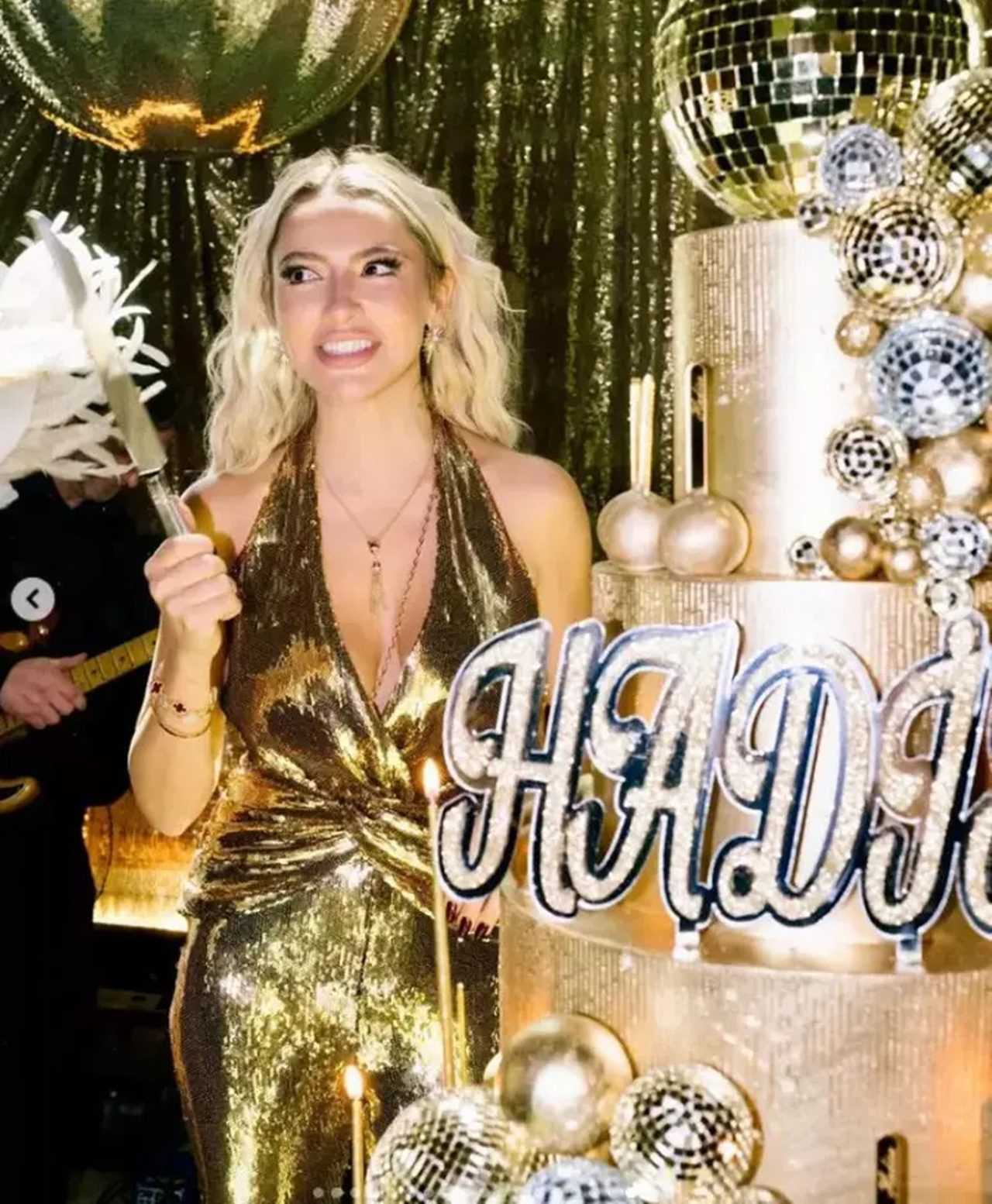 Hadise’nin Işıltılı Doğum Günü Gecesi Olay Oldu 5 Hadisenin Isiltili Dogum Gunu Gecesi Olay Oldu 6