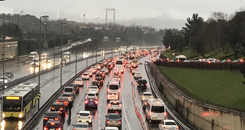 İstanbul’a Sağanak Uyarısı: Sel ve Fırtına Kapıda