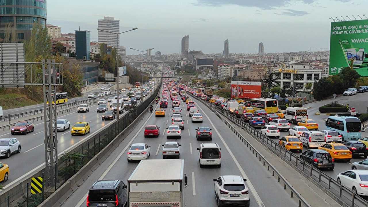 İstanbul’a Sağanak Uyarısı: Sel ve Fırtına Kapıda 1 Istanbula Saganak Uyarisi Sel ve Firtina Kapida 2