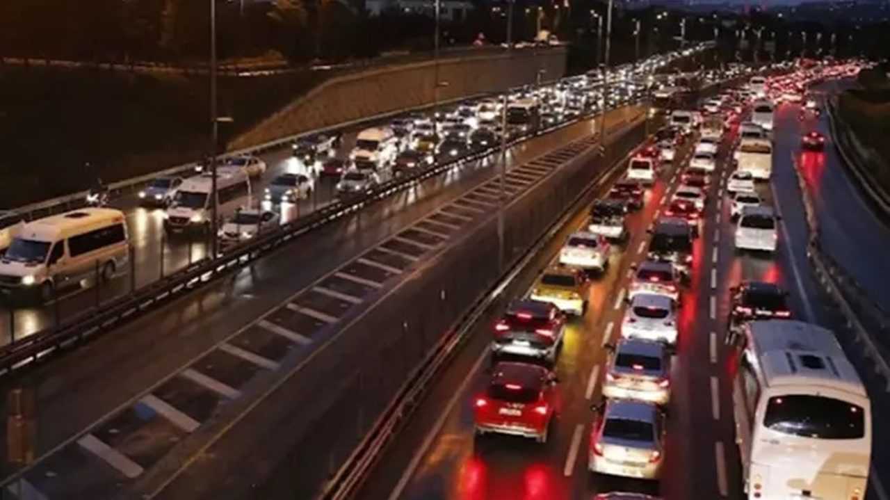 İstanbul’a Sağanak Uyarısı: Sel ve Fırtına Kapıda 2 Istanbula Saganak Uyarisi Sel ve Firtina Kapida 3