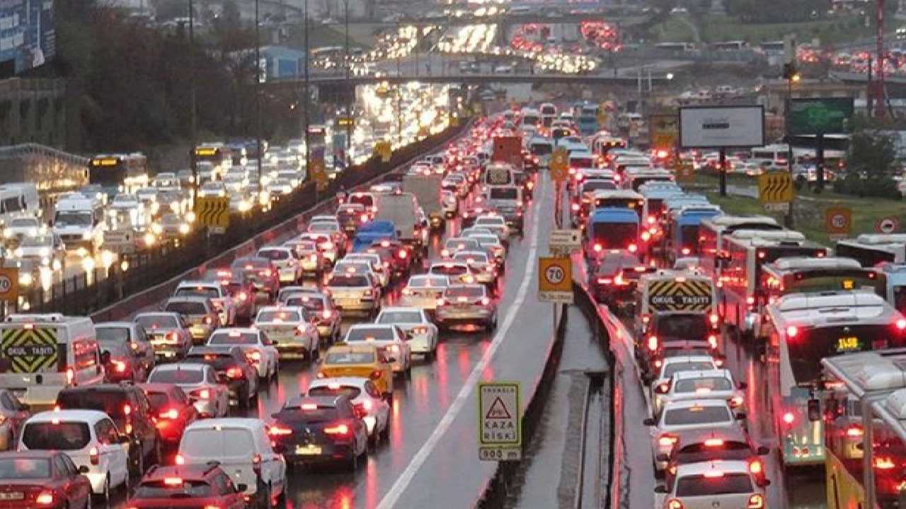 İstanbul’a Sağanak Uyarısı: Sel ve Fırtına Kapıda 4 Istanbula Saganak Uyarisi Sel ve Firtina Kapida 5