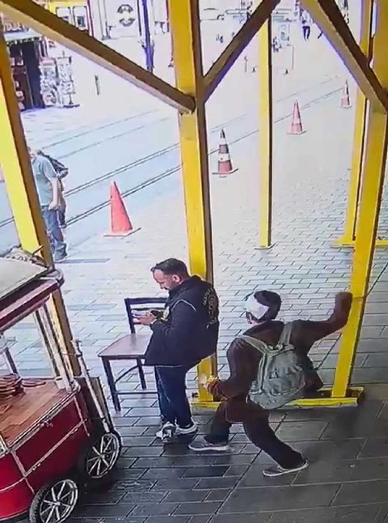 Istanbulda Polis Memuruna Bicakli Saldiri Zanli Tutuklandi 2