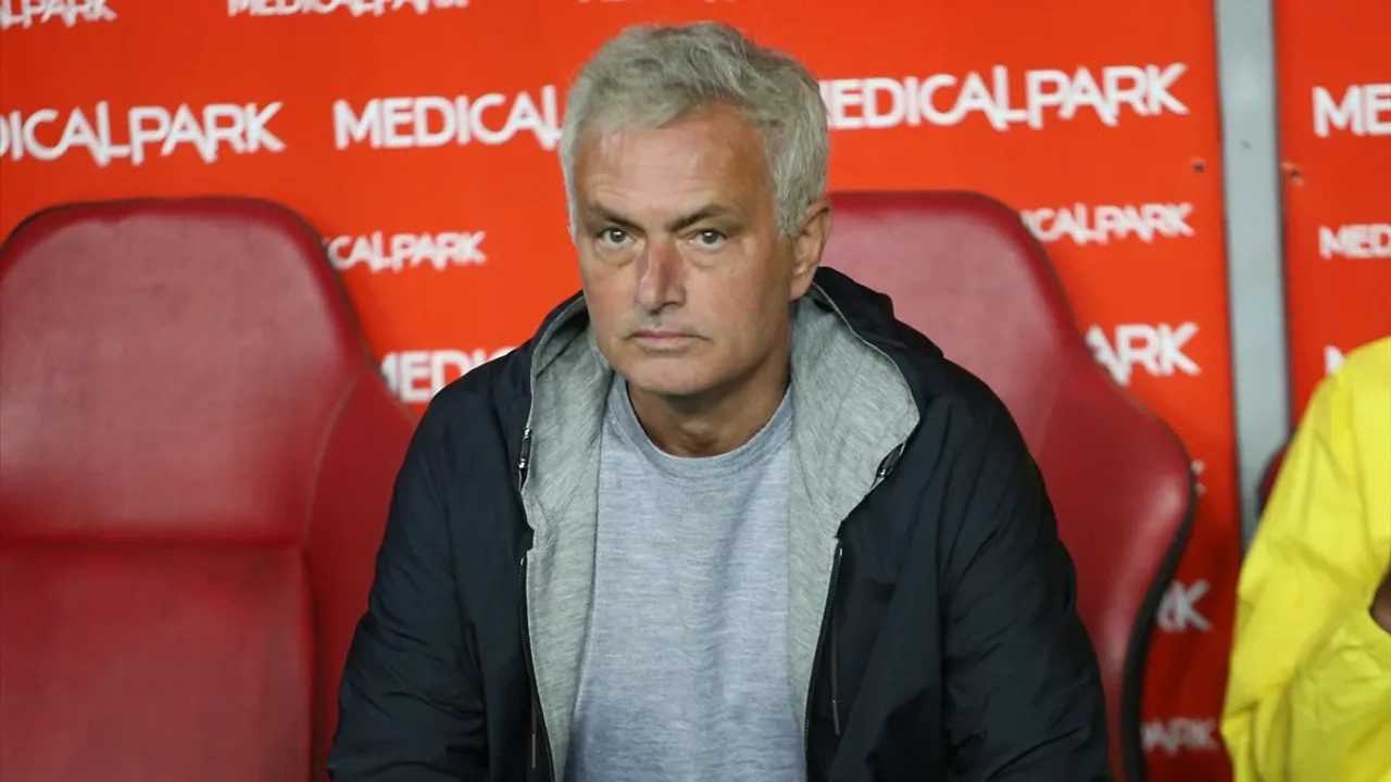 Mourinho'dan Hakeme Sert Çıkış: Bu Faul Bizim İçin Yok 1 Mourinhodan Hakeme Sert Cikis Bu Faul Bizim Icin Yok 1