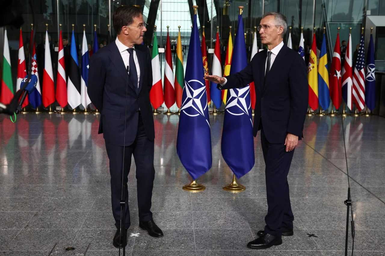 NATO'da Tarihi Değişim: Stoltenberg'den Görevi Devraldı 2 NATOda Tarihi Degisim Stoltenbergden Gorevi Devraldi 2