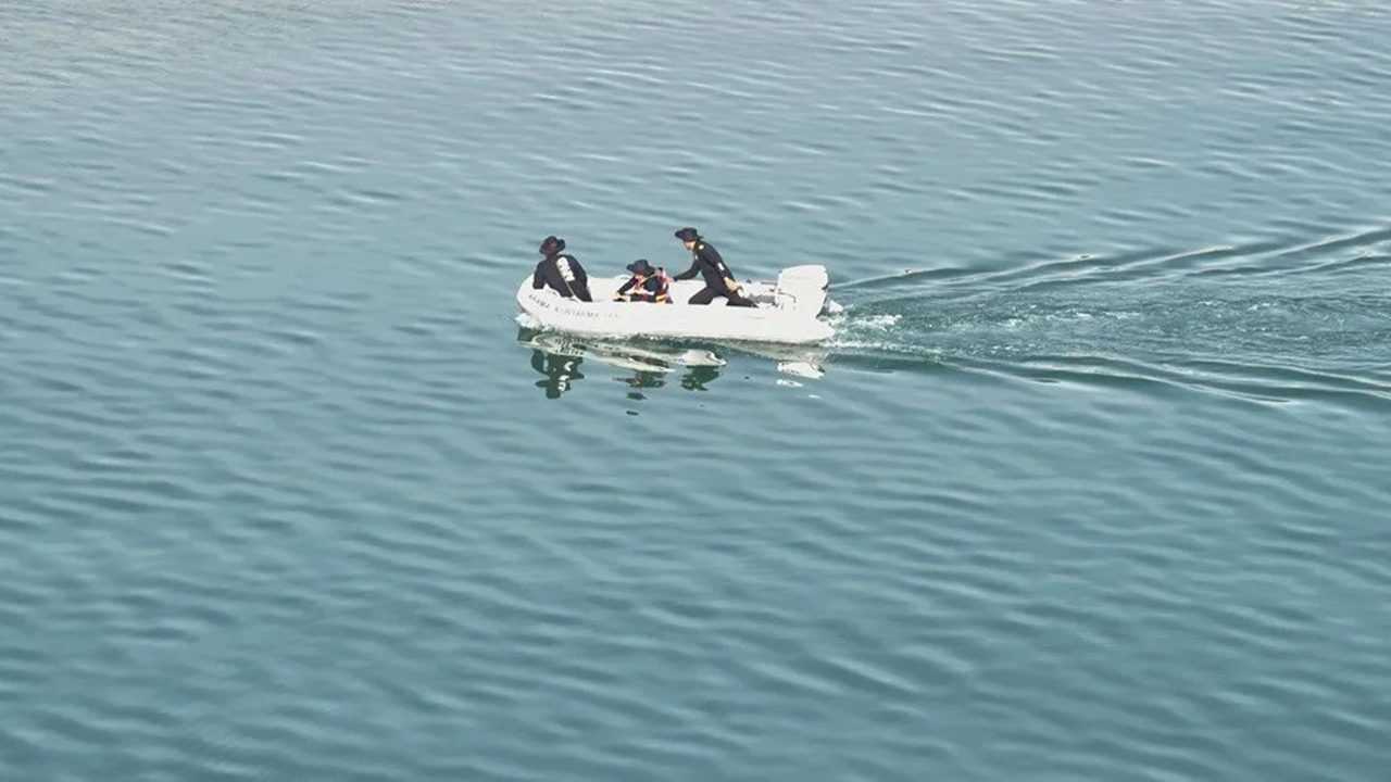 Rojin'in Cansız Bedeni 18 Gün Sonra Van Gölü'nde Bulundu 5 Rojinin Cansiz Bedeni 18 Gun Sonra Van Golunde Bulundu 6