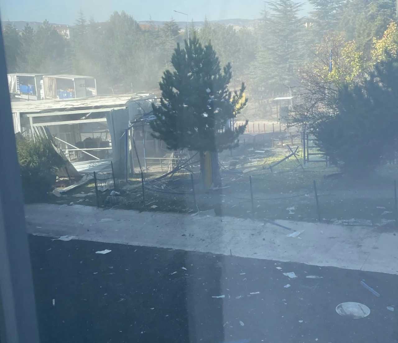TUSAŞ'ta Canlı Bombalı Terör Saldırısı: Çatışmalar Sürüyor 1 TUSASta Canli Bombali Teror Saldirisi Catismalar Suruyor 2