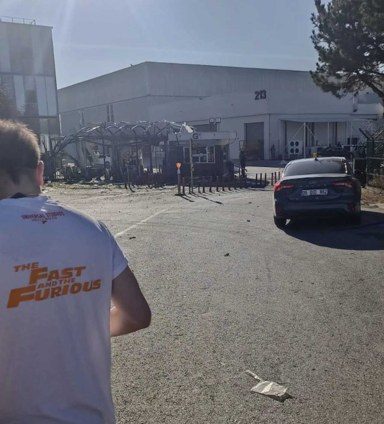 TUSAŞ'ta Canlı Bombalı Terör Saldırısı: Çatışmalar Sürüyor 2 TUSASta Canli Bombali Teror Saldirisi Catismalar Suruyor 3