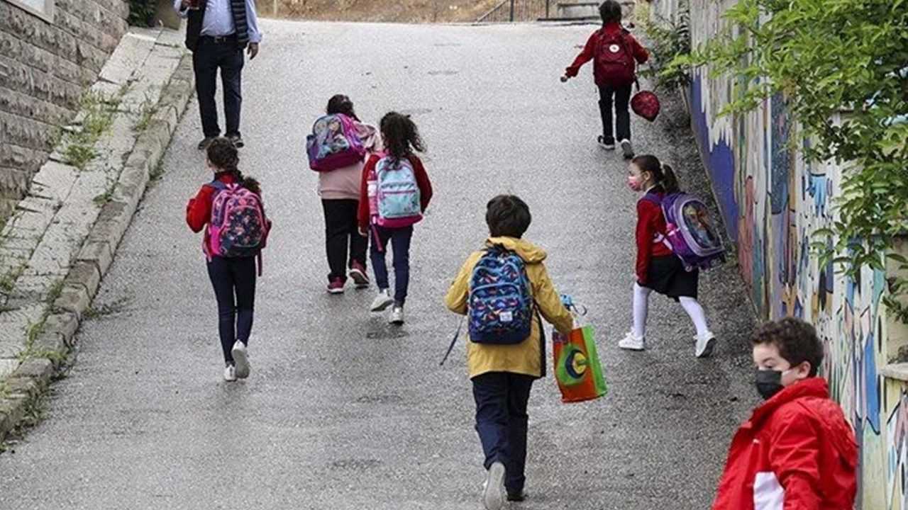 Antalyada Siddetli Yagis ve Firtina Egitimde Ara 1