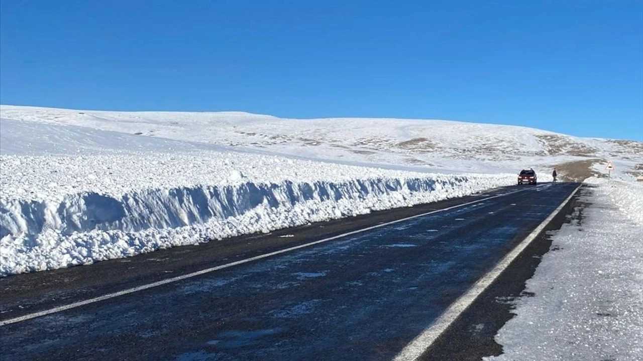 Ardahan-Ardanuç Yolu Açıldı, Buzlanma Uyarısı Yapıldı 2 Ardahan Ardanuc Yolu Acildi Buzlanma Uyarisi Yapildi 2