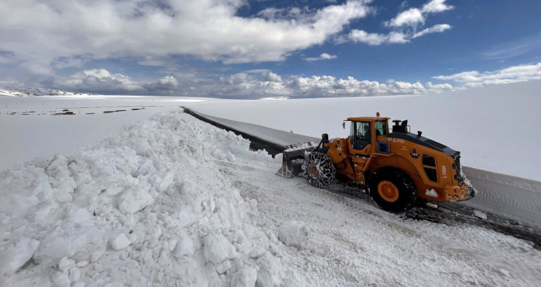 Ardahan-Ardanuç Yolu Açıldı, Buzlanma Uyarısı Yapıldı