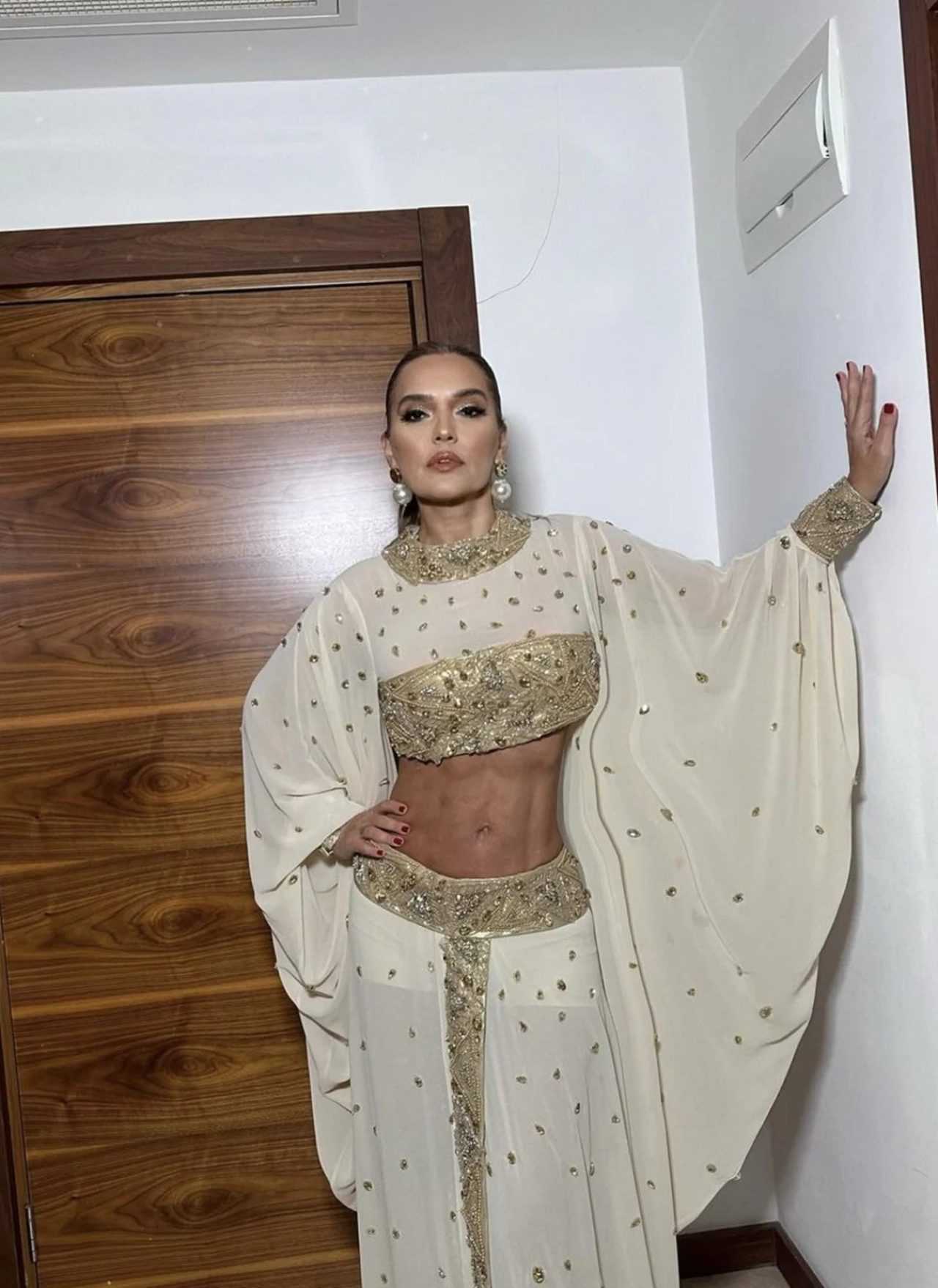 Demet Akalın’ın Yeni Hali: Operasyonla Gelen Mükemmel Form 4 Demet Akalinin Yeni Hali Operasyonla Gelen Mukemmel Form 3