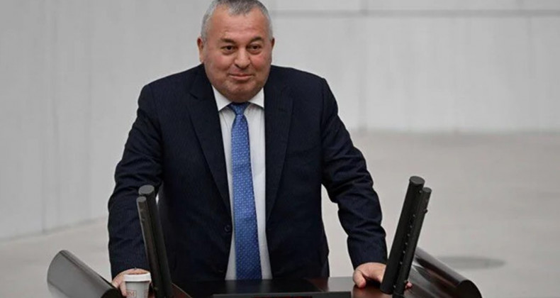 Demokrat Parti’de Deprem: Enginyurt ve Uzun İstifa Etti