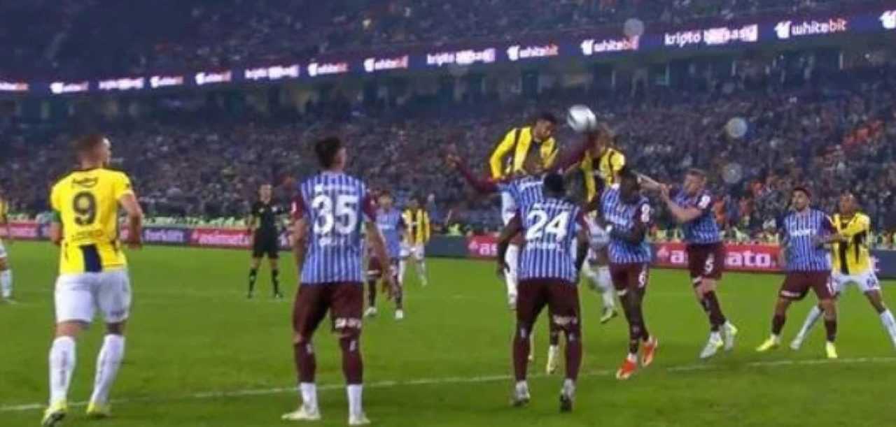 Derbide Penaltı Gerilimi: VAR Kararı Gündemde 1 Derbide Penalti Gerilimi VAR Karari Gundemde 3