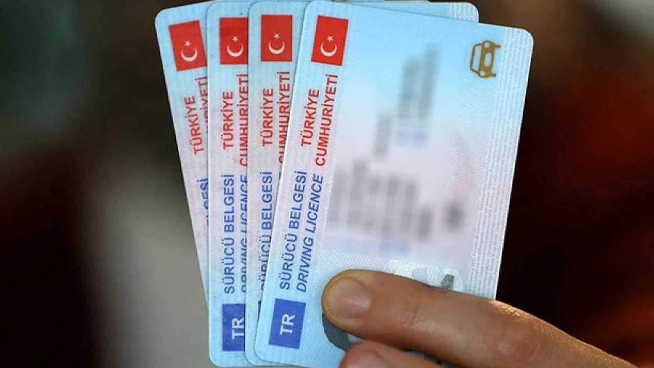 Ehliyetinizi Yenilemek İçin Son Fırsat: Dev Zam Kapıda 1 Ehliyetinizi Yenilemek Icin Son Firsat Dev Zam Kapida 2